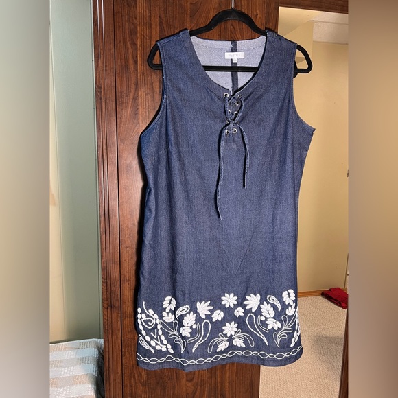 Sleeveless Denim Dress - Picture 5 of 6